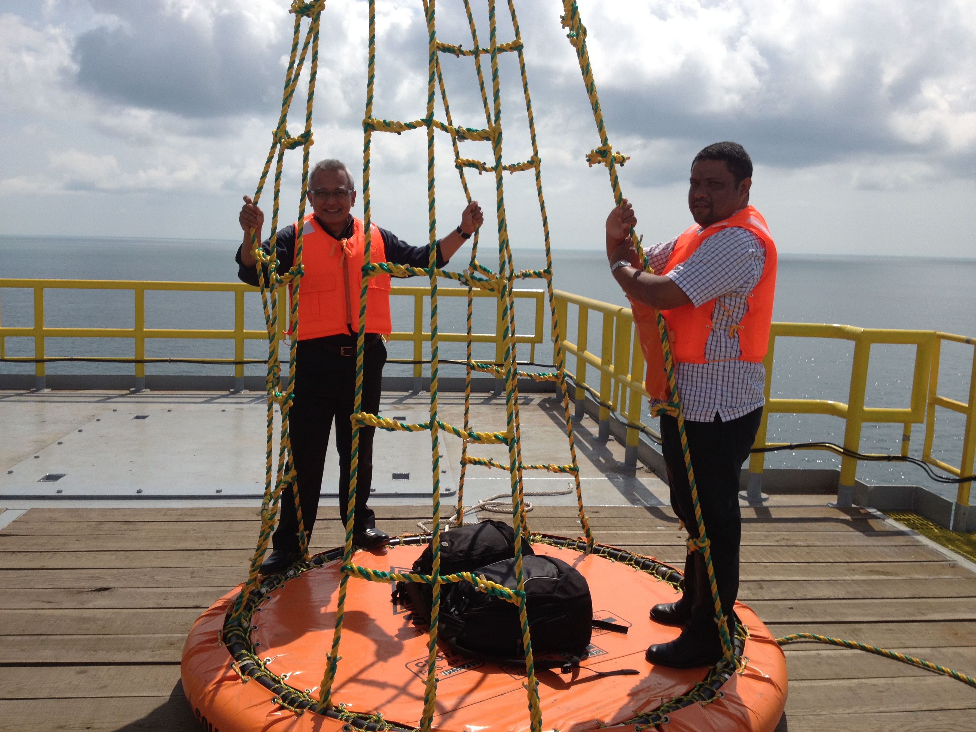 StrasseLink Marine Advisors at work